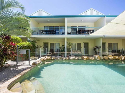 SAILS 9 Beachfront Getaway Horseshoe Bay - Hotel Gold Coast 0