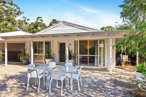 Salt Life - Hotel Gold Coast 2