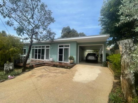 Saltbush - Ideally Located And Modernised MCM Beach House - Hotel Gold Coast 0