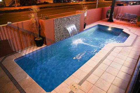 Rocky Resort Motor Inn - Hotel Gold Coast 2