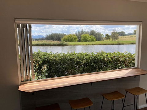 Romantic Lakehouse Set In A Private Vineyard In The Hunter Valley - Hotel Gold Coast 3