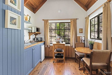 Romantic Tricklebeck Spa Cottage - Hotel Gold Coast 3