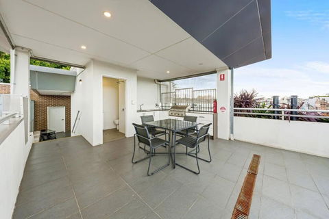 Rooftop 2 Bed Apt With Terrace At Newtown - Hotel Gold Coast 2