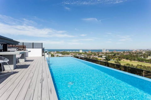 Rooftop Infinity Pool - St Kilda Luxury - Hotel Gold Coast 0