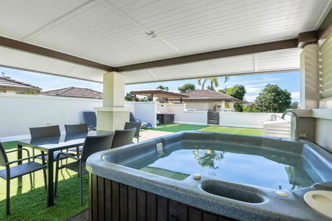Rooftop Tranquility At Stunning Temple Resort - Hotel Gold Coast 0