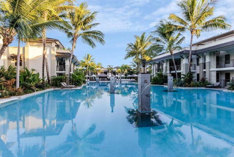 Rooftop Tranquility At Stunning Temple Resort - Hotel Gold Coast 3