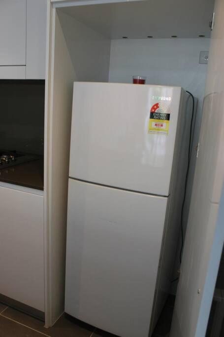 Roomy One Bedroom Plus Extra Bed - Hotel Gold Coast 1