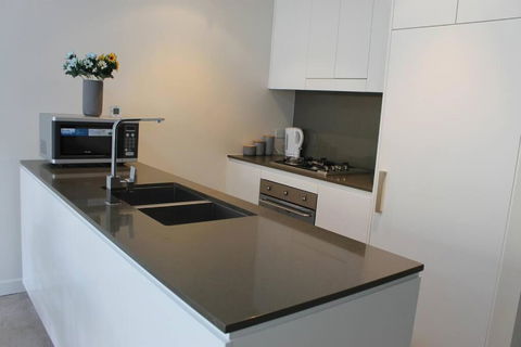 Roomy One Bedroom Plus Extra Bed - Hotel Gold Coast 2