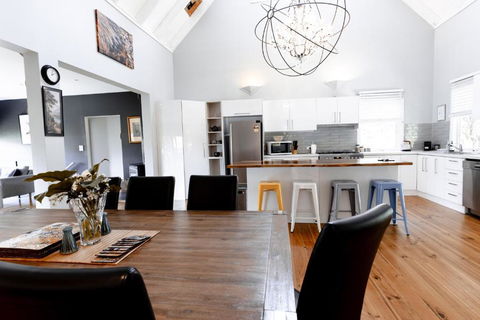 Rosella - Hotel Gold Coast 1