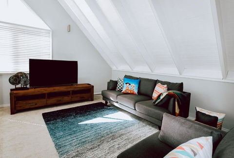 Rosella - Hotel Gold Coast 3