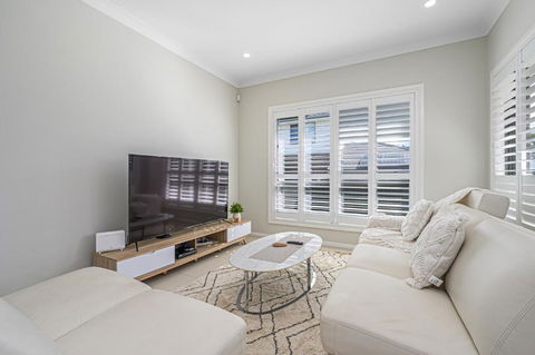 Rousehill Sweet Spacious 4BR Quiet House - Hotel Gold Coast 0