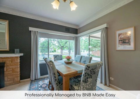 Roycox Cottage - Charming Escape, Fireplace - Hotel Gold Coast 0