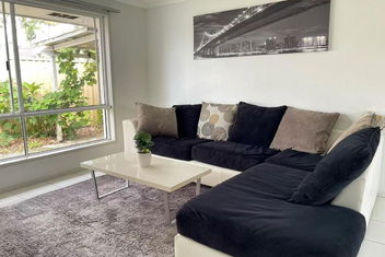 Runaway Bay Family Haven With 4beds with Hotel Gold Coast