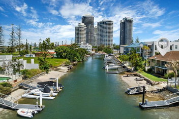 Runaway Bay Waterfront Delight with Hotel Gold Coast