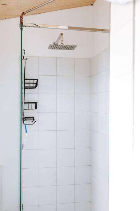 S U N S E T S H A C K Binalong - Hotel Gold Coast 1