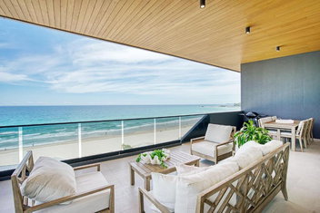 Sable Penthouse At Palm Beach\'s Waterfront with Hotel Gold Coast