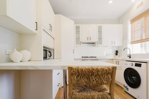Salmon Calm - Trendy Velvet Allure By Albert Park - Hotel Gold Coast 1
