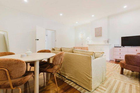 Salmon Calm - Trendy Velvet Allure By Albert Park - Hotel Gold Coast 3