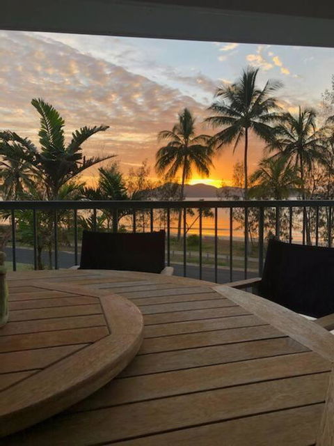 Salt On South - Beachfront Bliss - Hotel Gold Coast 2