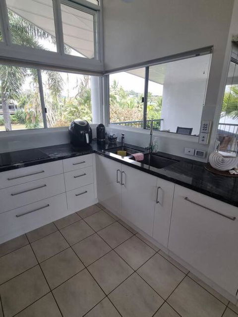 Salt On South - Beachfront Bliss - Hotel Gold Coast 3