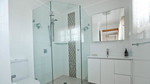 Salt Water Villa Bermagui Four Bedroom Central Location With Wifi - Hotel Gold Coast 3