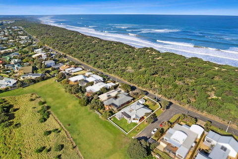 SALTWATER HOUSE - Opposite The Beach And Views Over The Lake! - Hotel Gold Coast 0