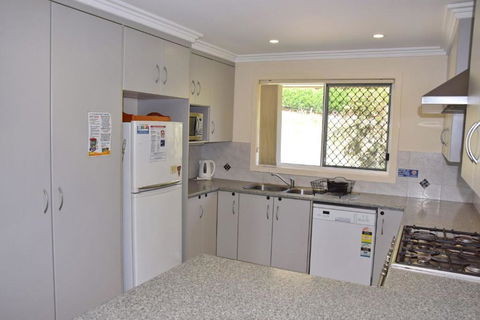 Salty Kisses - Bring Your Own Linen. - Hotel Gold Coast 2