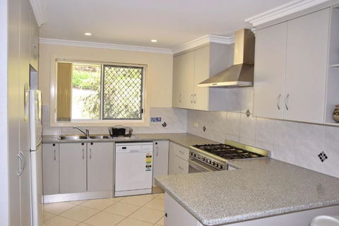 Salty Kisses - Bring Your Own Linen. - Hotel Gold Coast 1