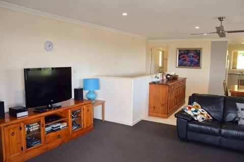 Salty Kisses - Bring Your Own Linen. - Hotel Gold Coast 3