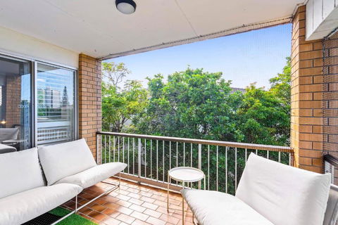 Salty Sea Breeze Apartment 500m To Waters Edge - Hotel Gold Coast 3