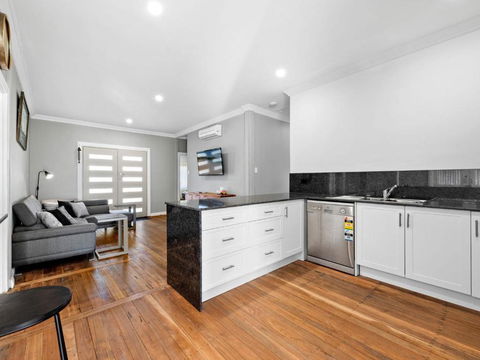 Salty Sea Cottage - Hotel Gold Coast 3