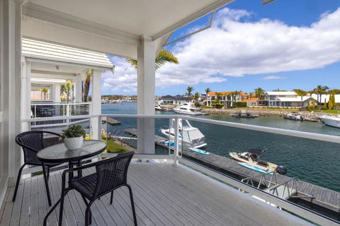Salty Views - Hotel Gold Coast 2