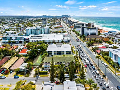 Samuel Grove - Hotel Gold Coast 1