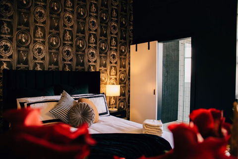 Rooms Of Renown - The Panaretto Parlour - Hotel Gold Coast 1