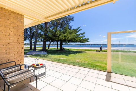 Sandy Beach House Corlette Unit 1 Waterfront WI-FI Aircon - Hotel Gold Coast 2