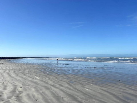 Sandy Bottoms Beach Escape - Hotel Gold Coast 1