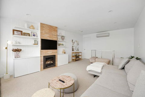Sandy@Village - Newly Renovated + Bay Views - Hotel Gold Coast 2