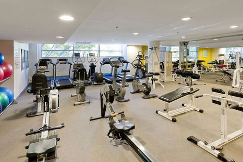 SHE35 - CBD Darling Harbour Views With Pool & Gym Access - Hotel Gold Coast 1