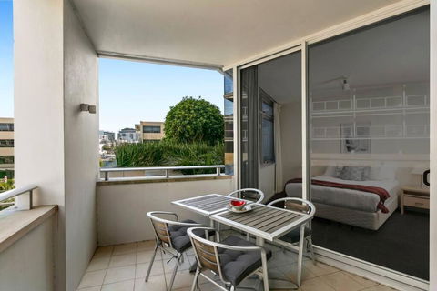 SHE35 - CBD Darling Harbour Views With Pool & Gym Access - Hotel Gold Coast 2