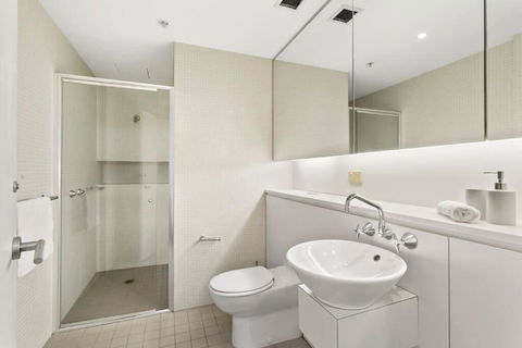 SHE35 - CBD Darling Harbour Views With Pool & Gym Access - Hotel Gold Coast 3