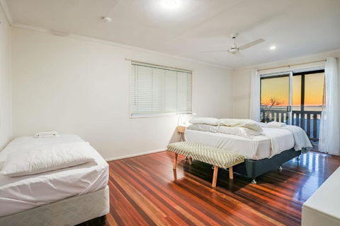 Seaview - Stunning Views Of The Bay Of 1770 - Hotel Gold Coast 3