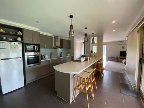 Shore To Impress - Hotel Gold Coast 2