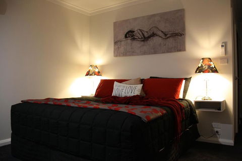 Silverdown Luxury King Rooms OR Apartment - Hotel Gold Coast 1