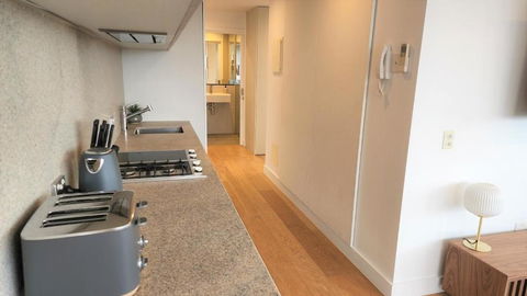 Sky-high South Yarra Luxury 2 Bed Sleeping Up To 4 - Hotel Gold Coast 2