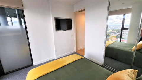 Sky-high South Yarra Luxury 2 Bed Sleeping Up To 4 - Hotel Gold Coast 3