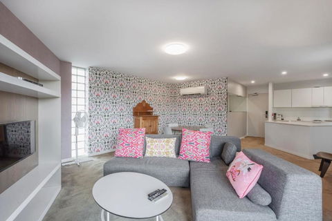 Sleek 2-Bed Apartment In Vibrant Kingston - Hotel Gold Coast 2