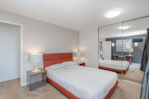 Sleek 2-Bed Apartment In Vibrant Kingston - Hotel Gold Coast 3