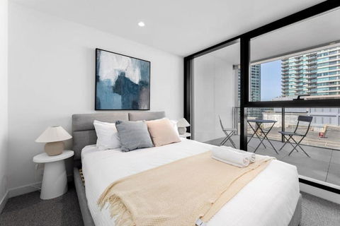Sleek City Living: 1BR Retreat Apt CBD Wi-Fi Yoga - Hotel Gold Coast 2