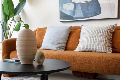 Sleek City Living: 1BR Retreat Apt CBD Wi-Fi Yoga - Hotel Gold Coast 0