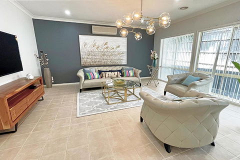 Spacious 5BR House In Hallam Near Bunjil Place - Hotel Gold Coast 0